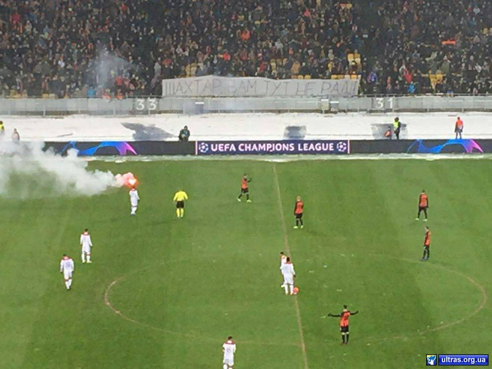 На матче "Шахтера" на НСК "Олимпийский" вывесили провокационный баннер: фото