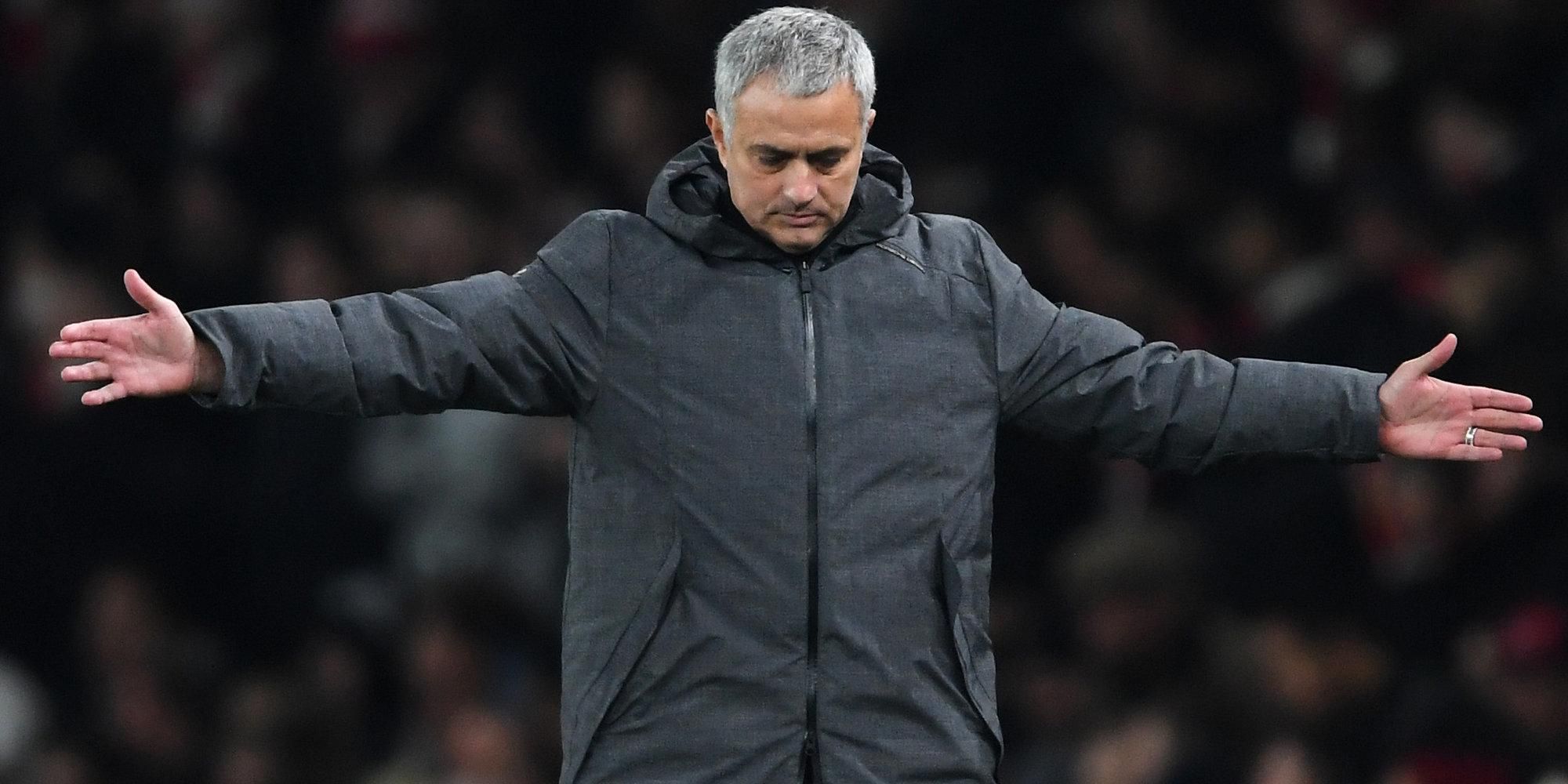 Моурінью звільнили з Манчестер Юнайтед Моурінью звільнили з Манчестер Юнайтед