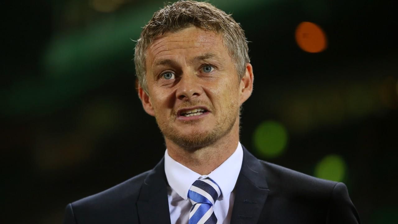 "Манчестер Юнайтед" представил нового тренера, но в клубе передумали "Манчестер Юнайтед" представил нового тренера, но в клубе передумали