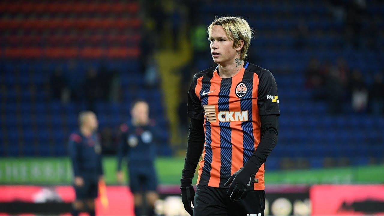 Как футболист "Шахтера" учил Мисс Украина набивать мяч: смешное видео