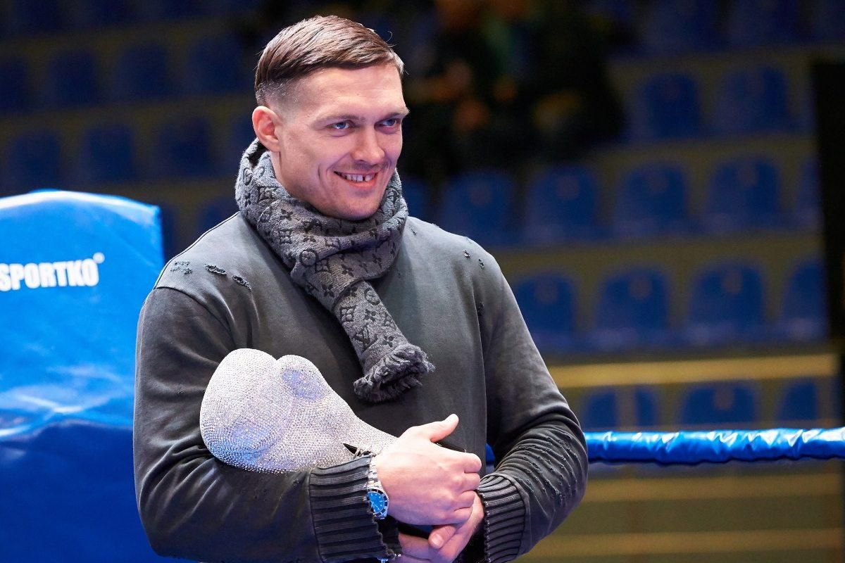 Промоутер Усика розповів, з ким українець може дебютувати у суперважкій вазі