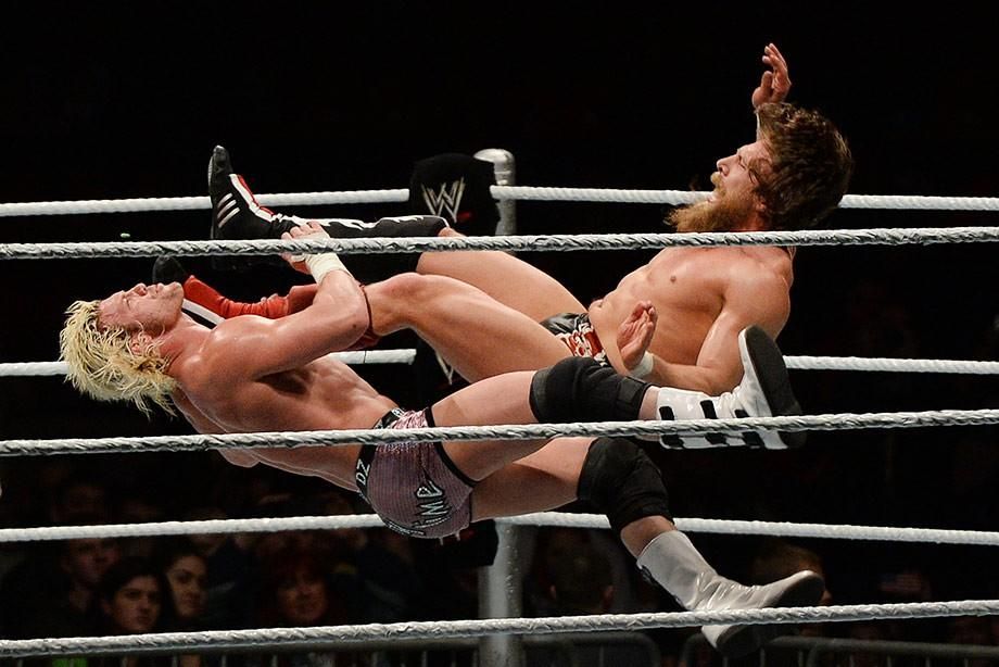 Реслер під час бою ледь не втратив життя, отримавши декілька травм: відео (18+) Реслер під час бою ледь не втратив життя, отримавши декілька травм: відео (18+)