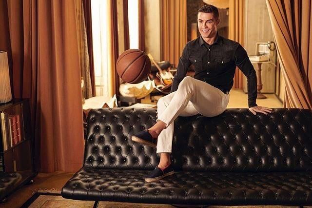 Роналду продает роскошный особняк в Манчестере: фото изнутри Роналду продает роскошный особняк в Манчестере: фото изнутри