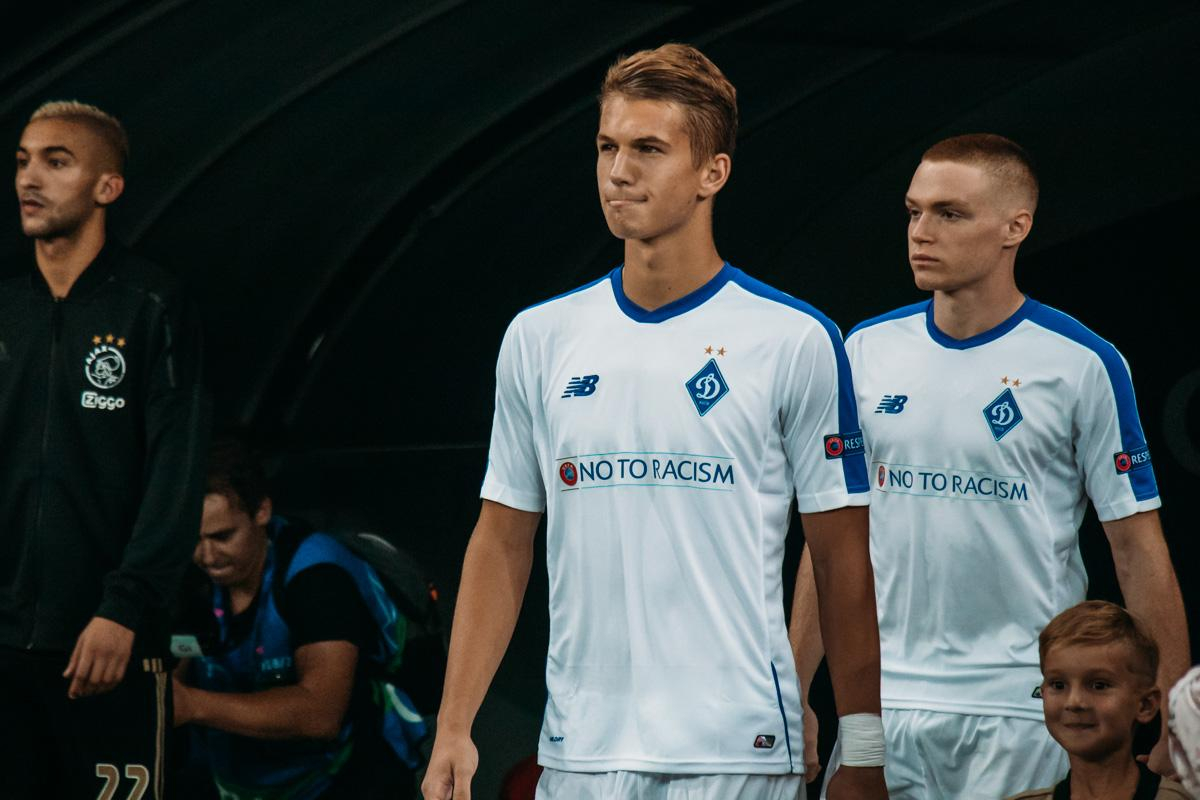 Молодой форвард "Динамо" с красавицей отдыхает в Таиланде: фото