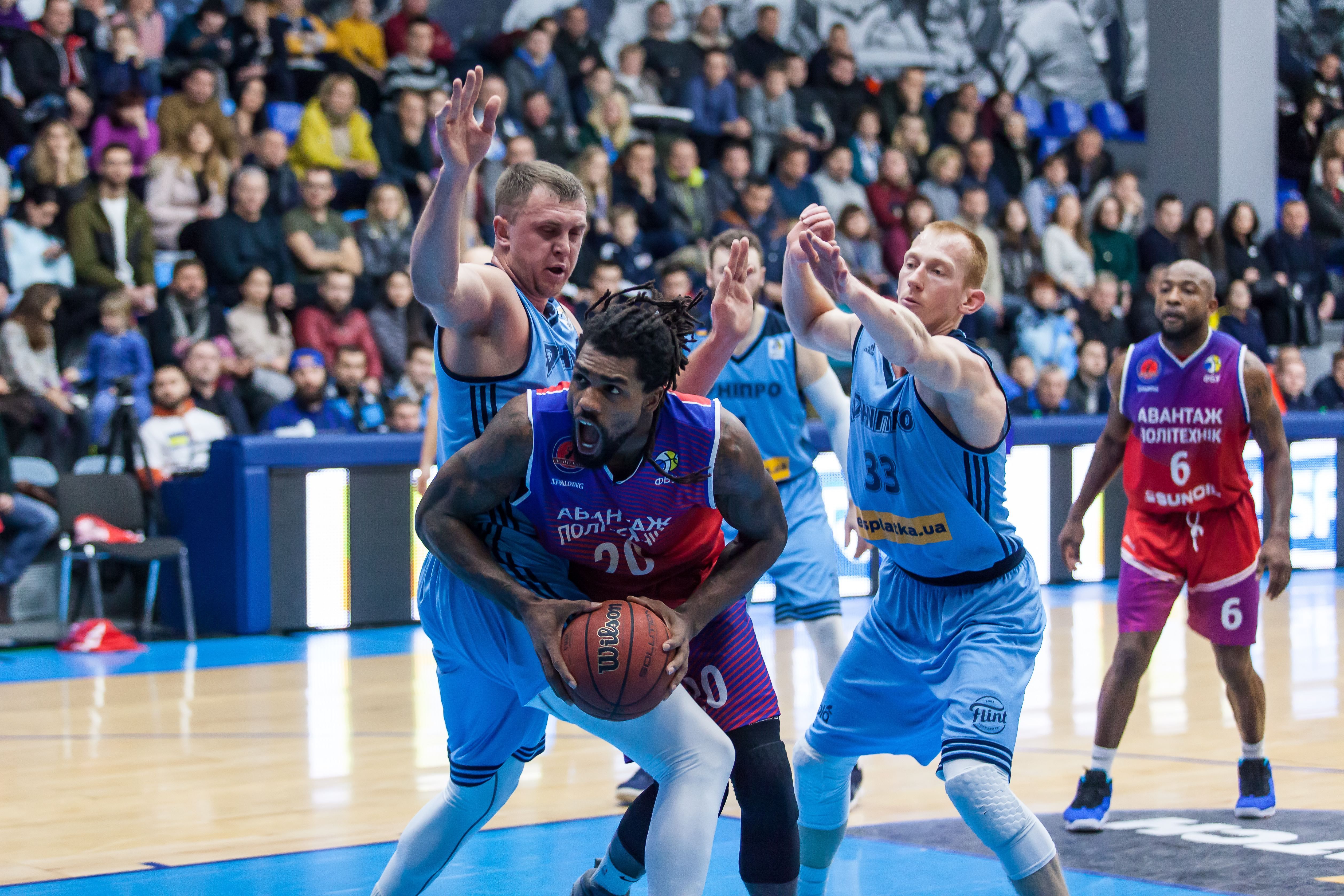 "Днепр" переломил ход игры с "Политехником" и одержал волевую победу "Днепр" переломил ход игры с "Политехником" и одержал волевую победу