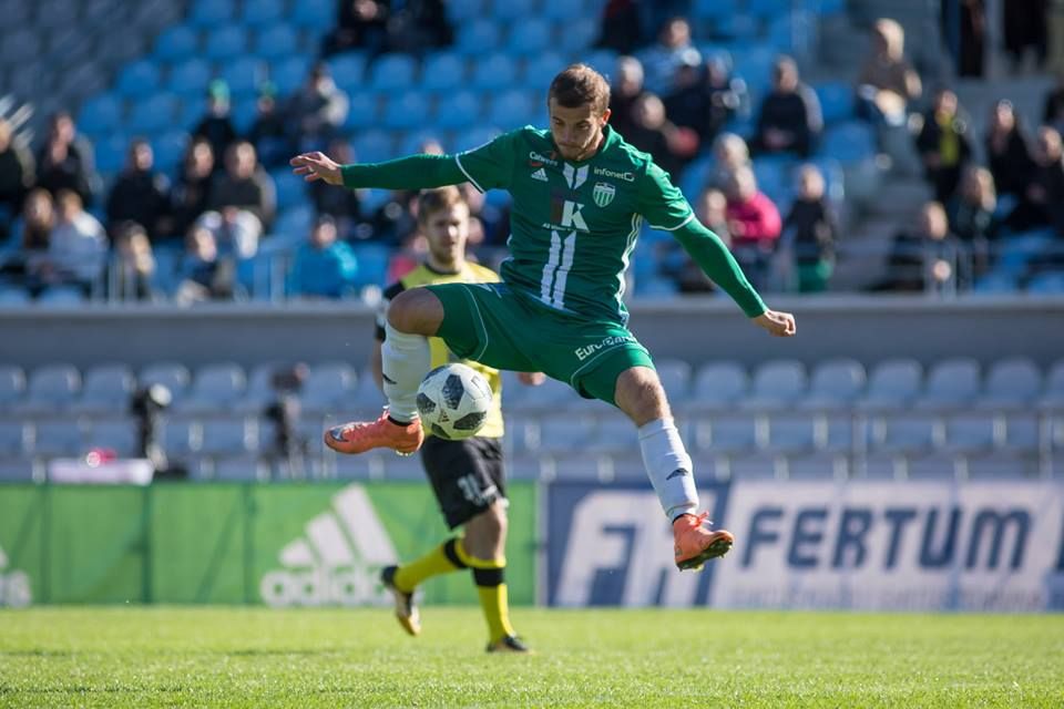 Супер-забивной украинский форвард ждет контракта с "Карпатами" Супер-забивной украинский форвард ждет контракта с "Карпатами"