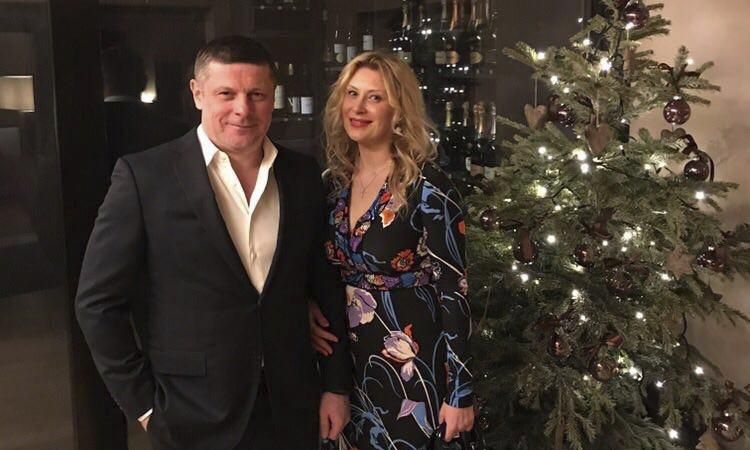 Тренер "Динамо" во второй раз женился и показал очаровательную жену: фото Тренер "Динамо" во второй раз женился и показал очаровательную жену: фото