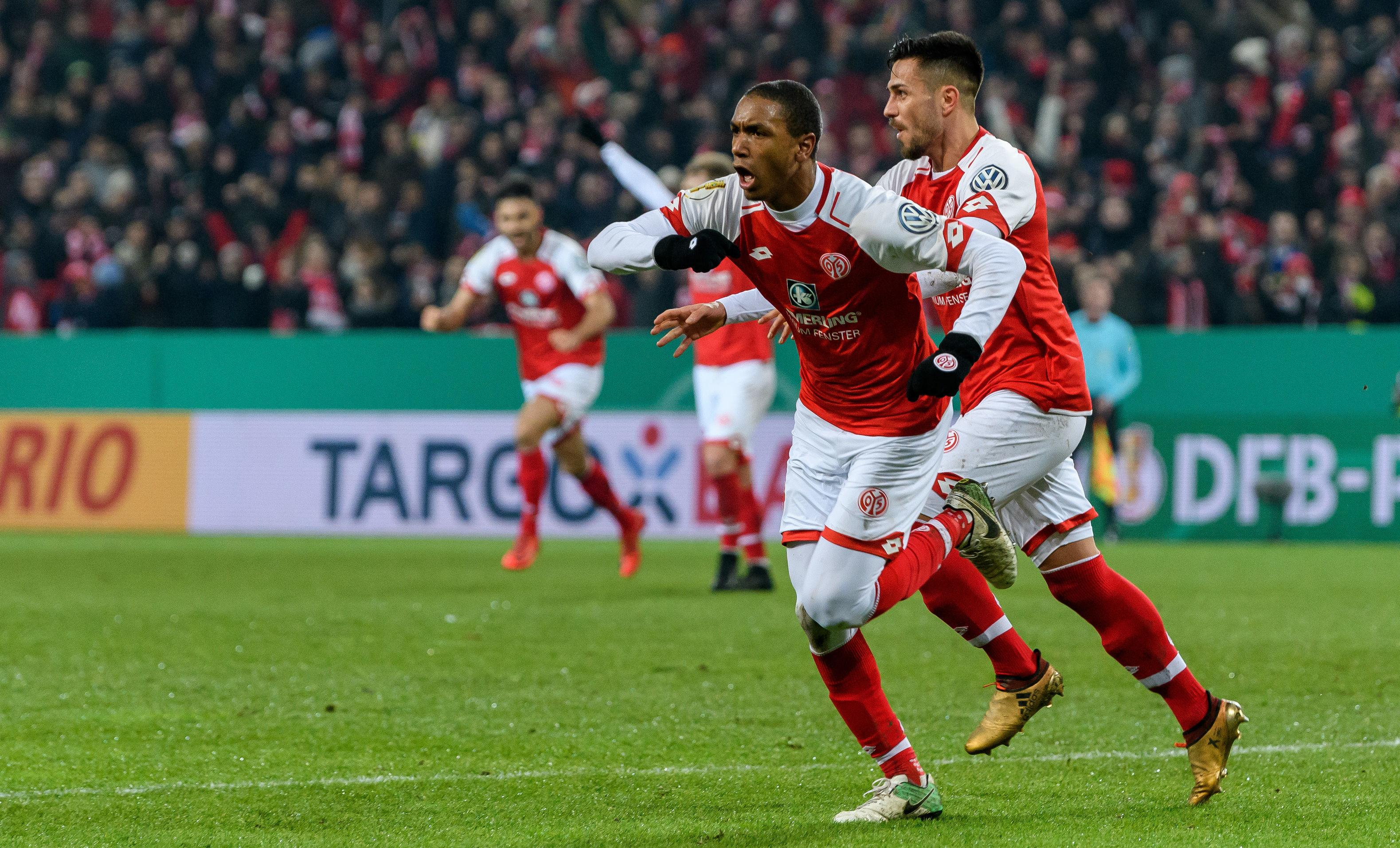 Фанаты "Майнца" душевно спели на стадионе "Last Christmas": видео