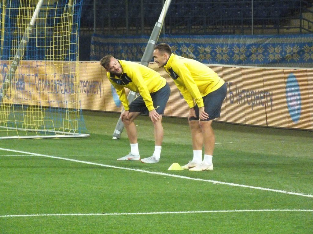 Макаренко кумедно потролив Ярмоленка у соцмережі Макаренко кумедно потролив Ярмоленка у соцмережі