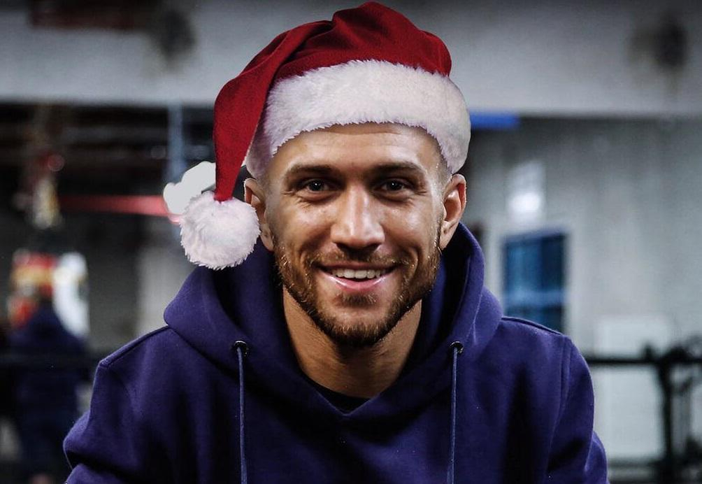 Ломаченко в шапке Санты поздравил с Рождеством