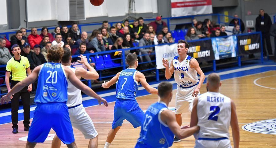 "Одесса" уверенно победила "Николаев" в первом матче 1/4 Кубка Украины "Одесса" уверенно победила "Николаев" в первом матче 1/4 Кубка Украины