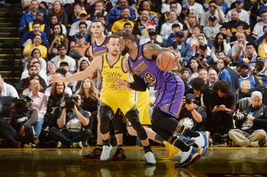 Михайлюк набрал 6 очков в победном матче "Лейкерс" против "Голден Стейт": видео Михайлюк набрал 6 очков в победном матче "Лейкерс" против "Голден Стейт": видео