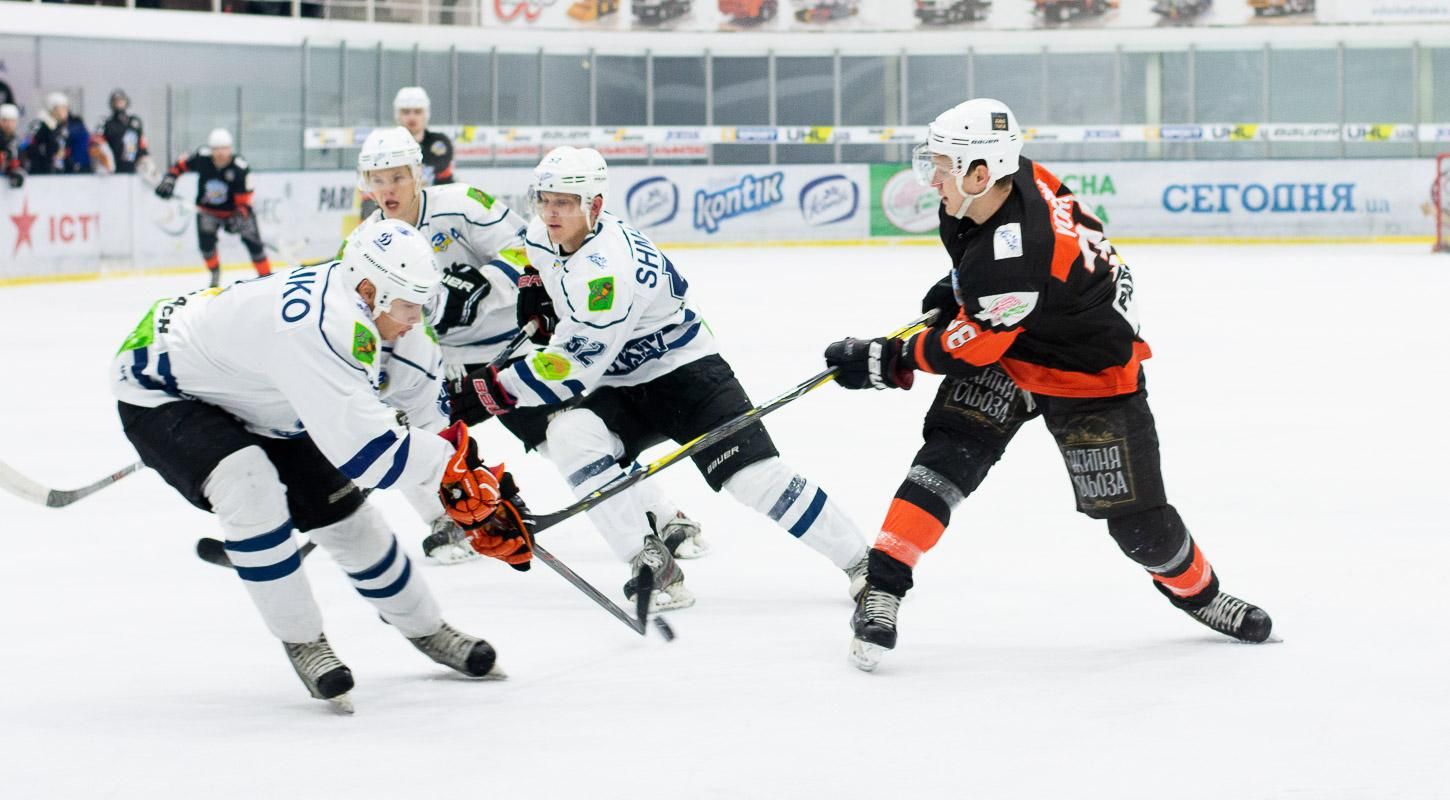 В Україні через негоду перенесли матч чемпіонату В Україні через негоду перенесли матч чемпіонату