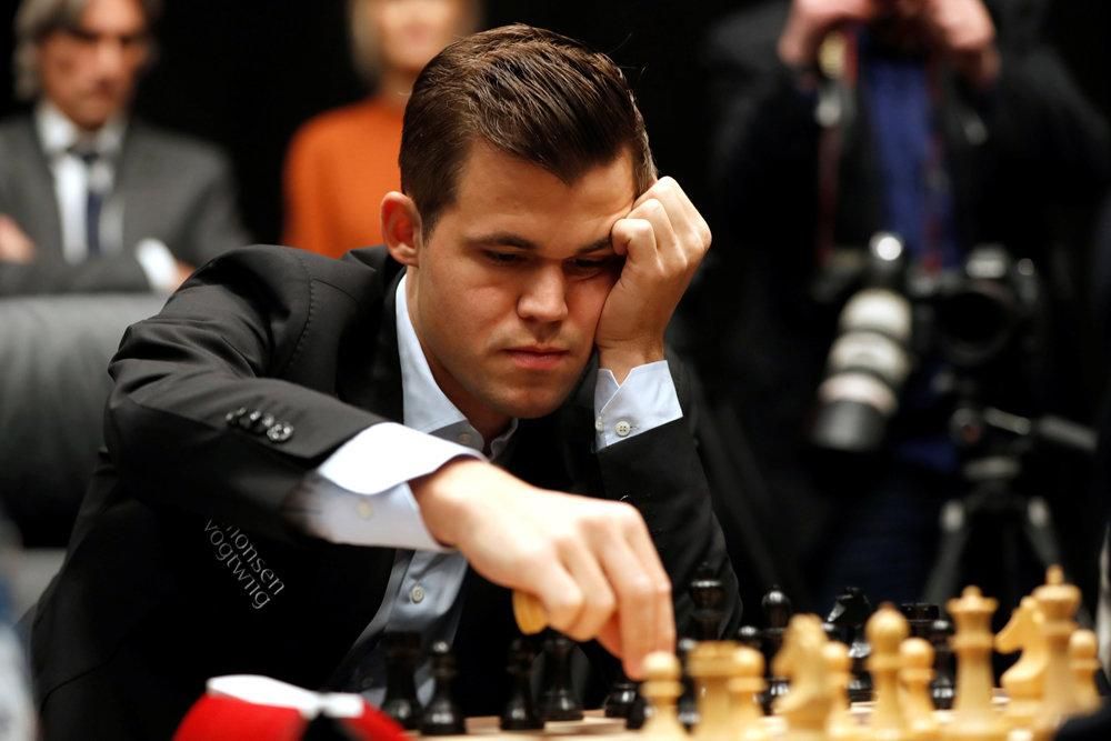 Шахматы: Карлсен, который проиграл украинцам, выиграл чемпионат мира по блицу