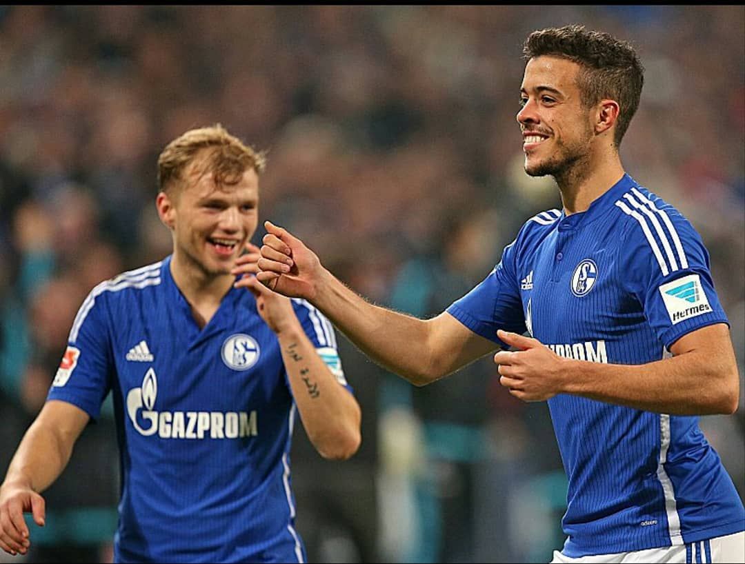 "Шальке" Коноплянки вже відсторонив від тренувань трьох футболістів "Шальке" Коноплянки вже відсторонив від тренувань трьох футболістів