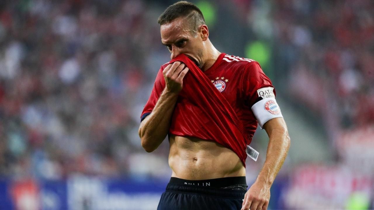 Поход звезды "Баварии" в культовый ресторан закончился жесткими обидами и серьезным штрафом Поход звезды "Баварии" в культовый ресторан закончился жесткими обидами и серьезным штрафом