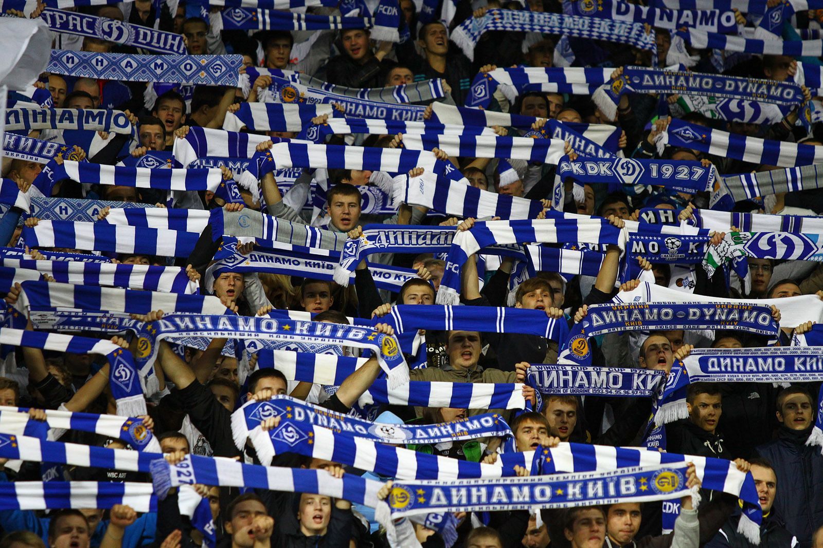 Маркетингова служба "Шахтаря" показала себе у всій красі: фани "Динамо" звинуватили Суркіса Маркетингова служба "Шахтаря" показала себе у всій красі: фани "Динамо" звинуватили Суркіса