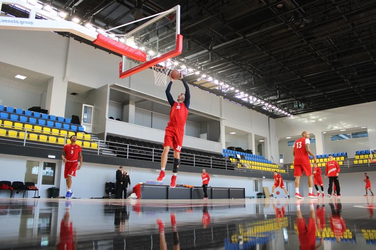 Украинский баскетбольный клуб получил обновленную площадку: фото