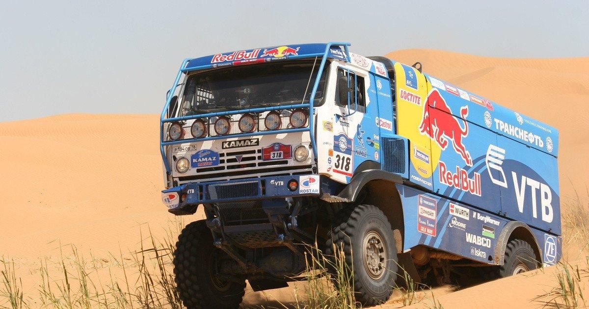 Российский гонщик переехал зрителя ралли Дакар и получил дисквалификацию: видео Российский гонщик переехал зрителя ралли Дакар и получил дисквалификацию: видео