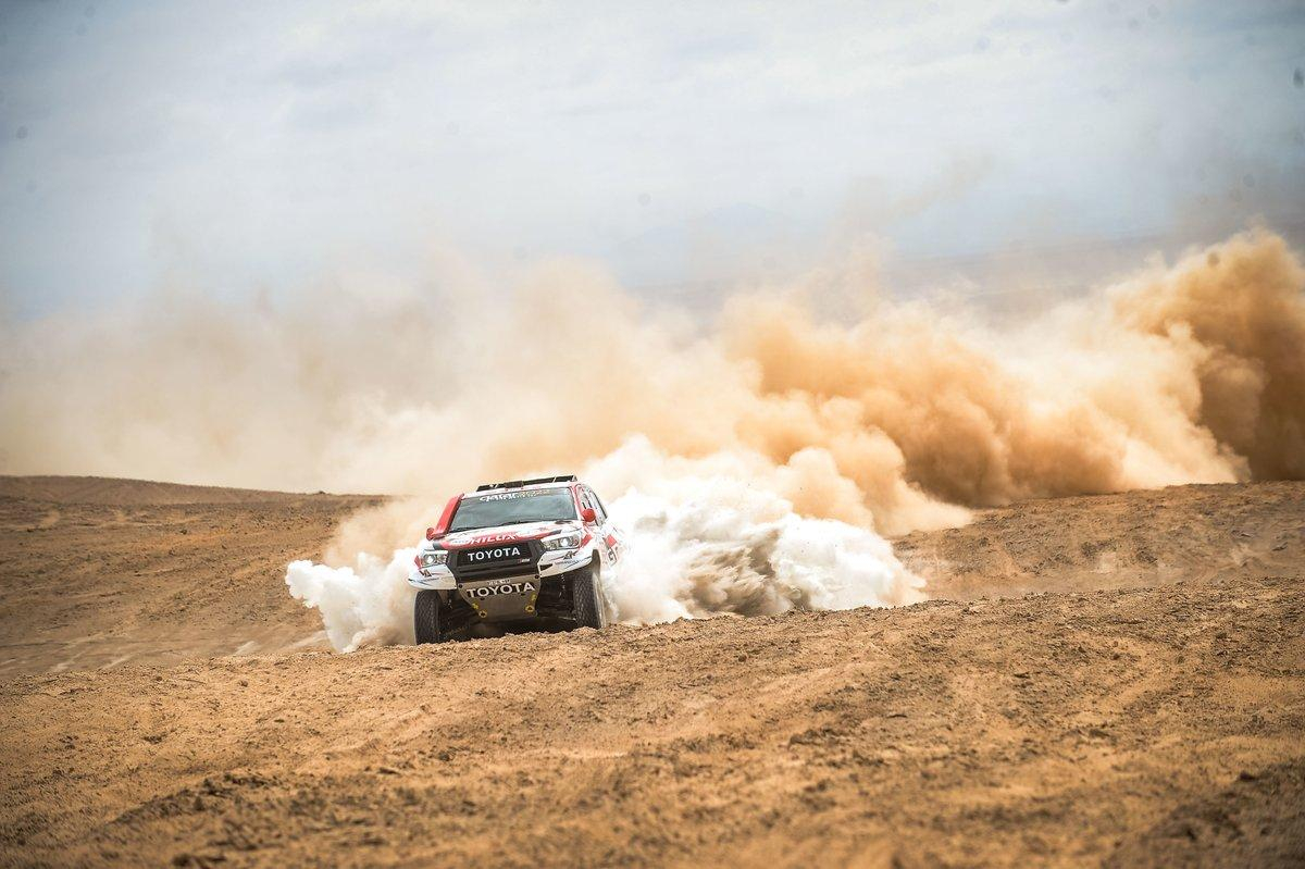 Дакар-2019: Британский гонщик выиграл этап, спасая соперника: видео