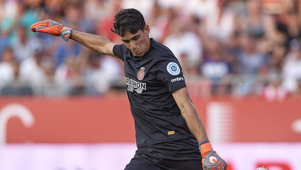 Воротар у власному штрафному обіграв нападника легендарним фінтом: відео Воротар у власному штрафному обіграв нападника легендарним фінтом: відео