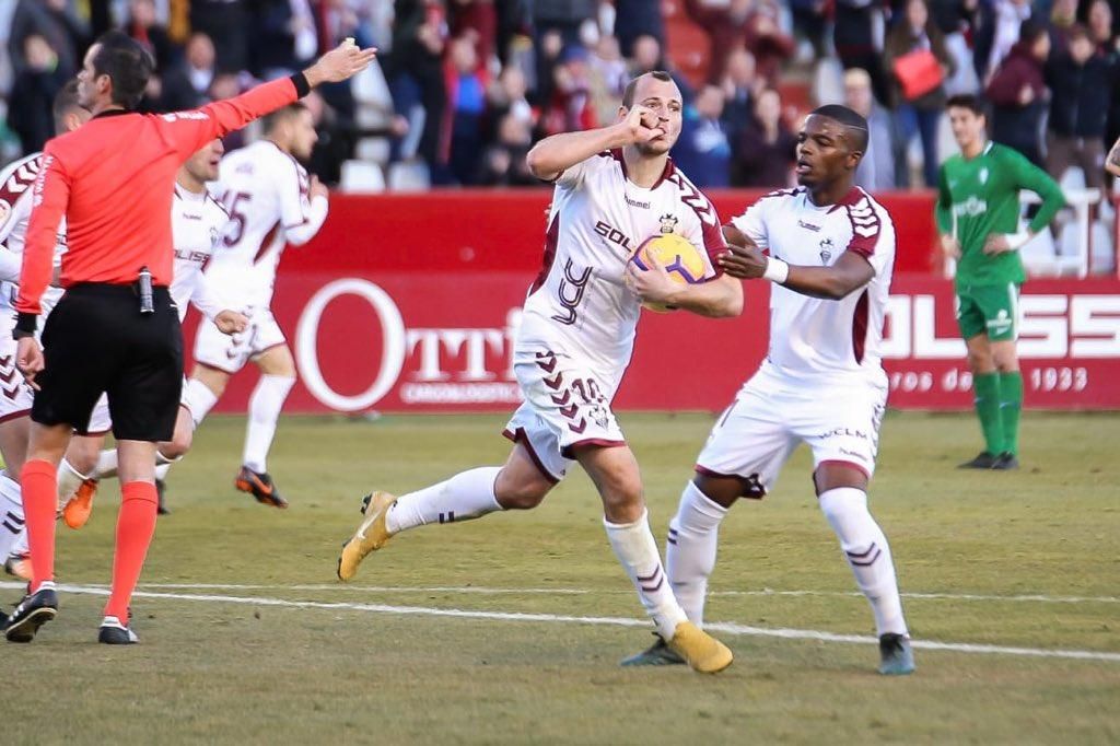 Гол Зозулі врятував "Альбасете" від поразки у іспанському чемпіонаті: відео Гол Зозулі врятував "Альбасете" від поразки у іспанському чемпіонаті: відео