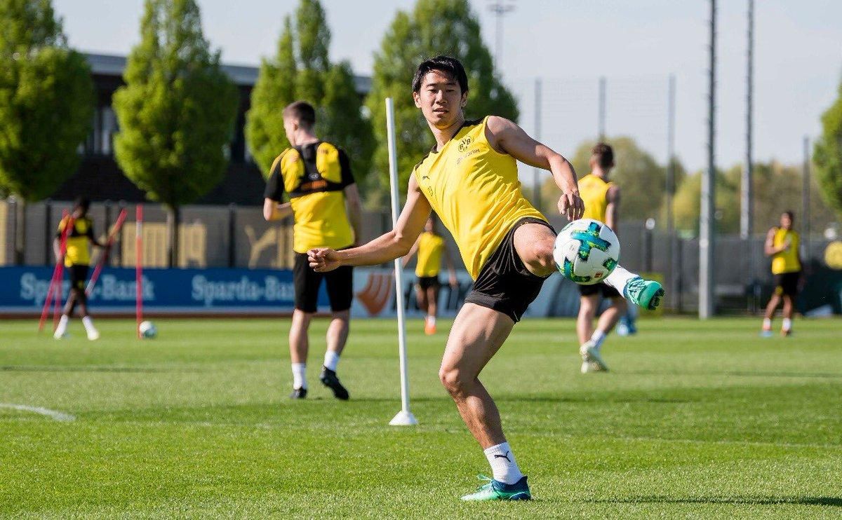 Футболист "Боруссии" Д второй раз довел до слез ребенка издевательскими финтами: видео Футболист "Боруссии" Д второй раз довел до слез ребенка издевательскими финтами: видео