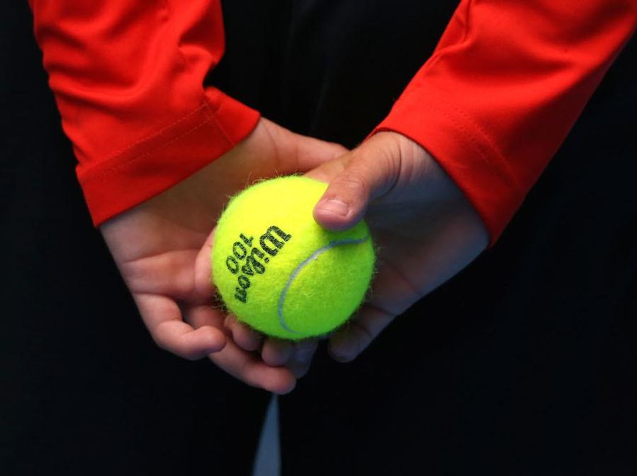 Хлопчик на Australian Open викликав щирі овації у публіки своїм вчинком: відео Хлопчик на Australian Open викликав щирі овації у публіки своїм вчинком: відео