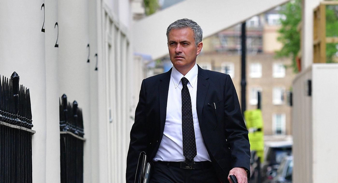 Моуринью нашел новую работу после ухода из "Манчестер Юнайтед" Моуринью нашел новую работу после ухода из "Манчестер Юнайтед"