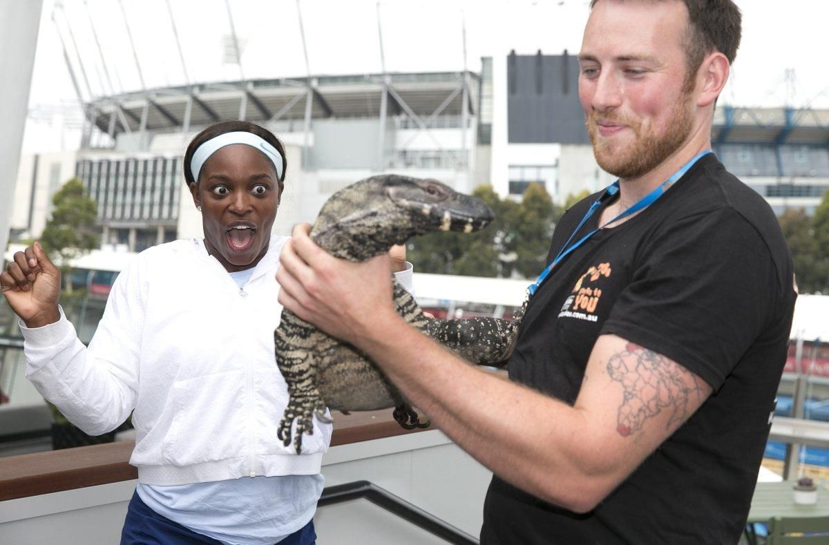 Американка ледь не зомліла від страху, на Australian Open знайомлять з дикими тваринами: фото