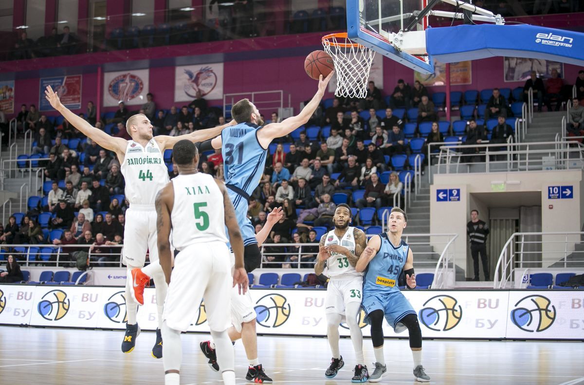 "Днепр" принял участие в очередном триллере и проиграл "Запорожью" "Днепр" принял участие в очередном триллере и проиграл "Запорожью"