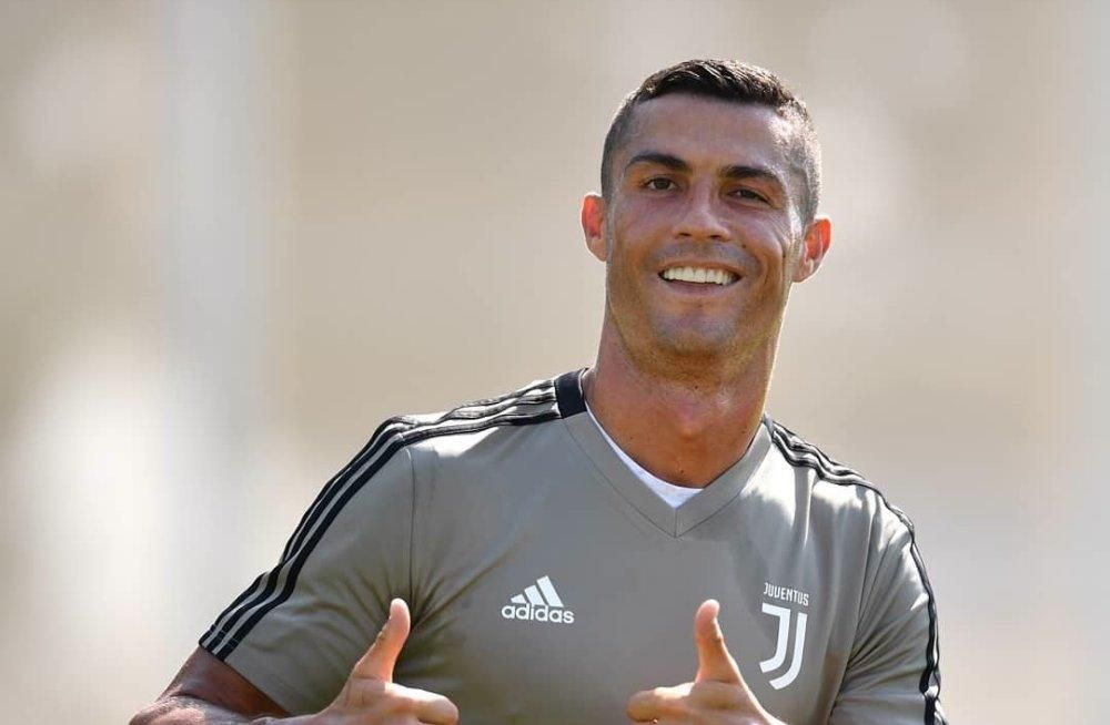 Роналду ледь не облажався, хизуючись перед своєю дівчиною: кумедне відео Роналду ледь не облажався, хизуючись перед своєю дівчиною: кумедне відео