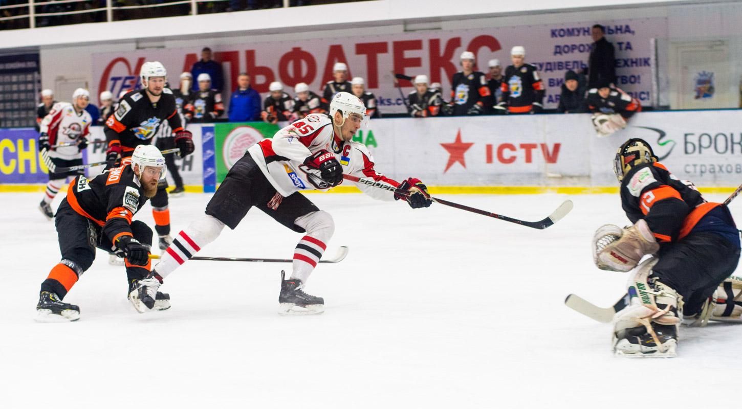 "Донбас" розгромив "Кременчук" завдяки покеру Віталія Ляльки "Донбас" розгромив "Кременчук" завдяки покеру Віталія Ляльки