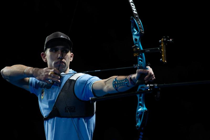 Украинский лучник завоевал серебро на Кубке мира, победив титулованных спортсменов