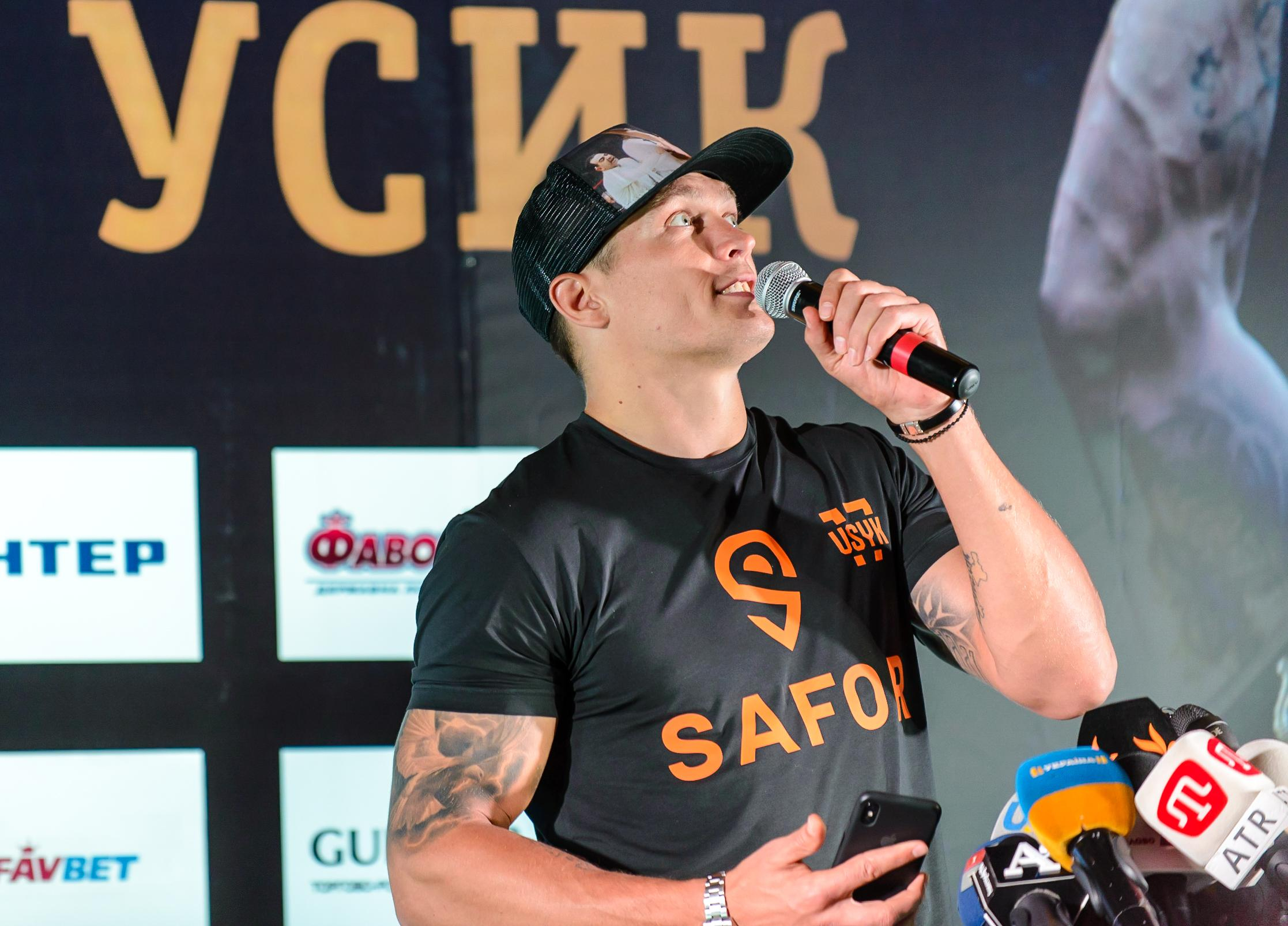 Усик во время отдыха стал спасателем на Бали: видео