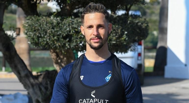 Футболіст "Динамо" відмовив клубам з Китаю та Мексики Футболіст "Динамо" відмовив клубам з Китаю та Мексики