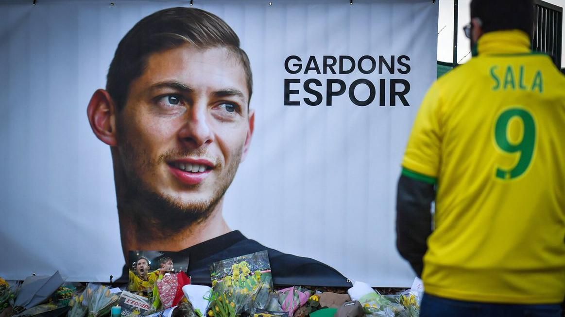 Месси, Буффон и звезды футбола призвали продолжить поиск Эмилиано Салы Месси, Буффон и звезды футбола призвали продолжить поиск Эмилиано Салы