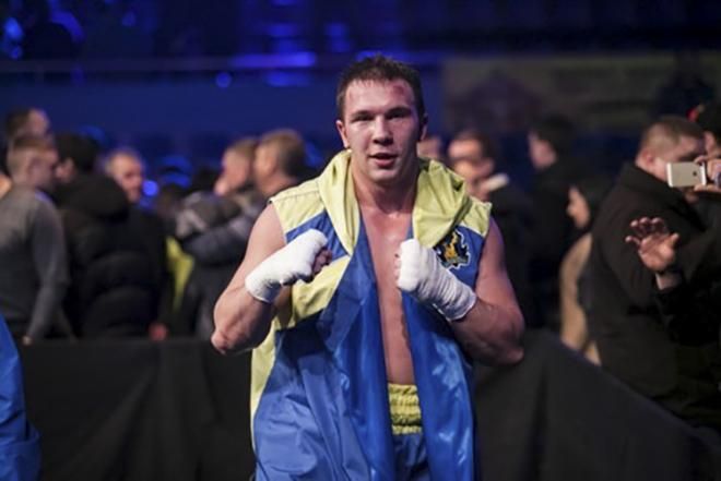 Український боксер брутальним нокаутом дебютував на професійному ринзі: відео