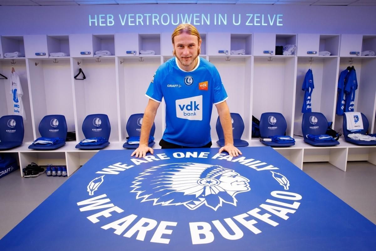 Безус дебютував за "Гент": вперше за бельгійський клуб зіграли троє українців Безус дебютував за "Гент": вперше за бельгійський клуб зіграли троє українців