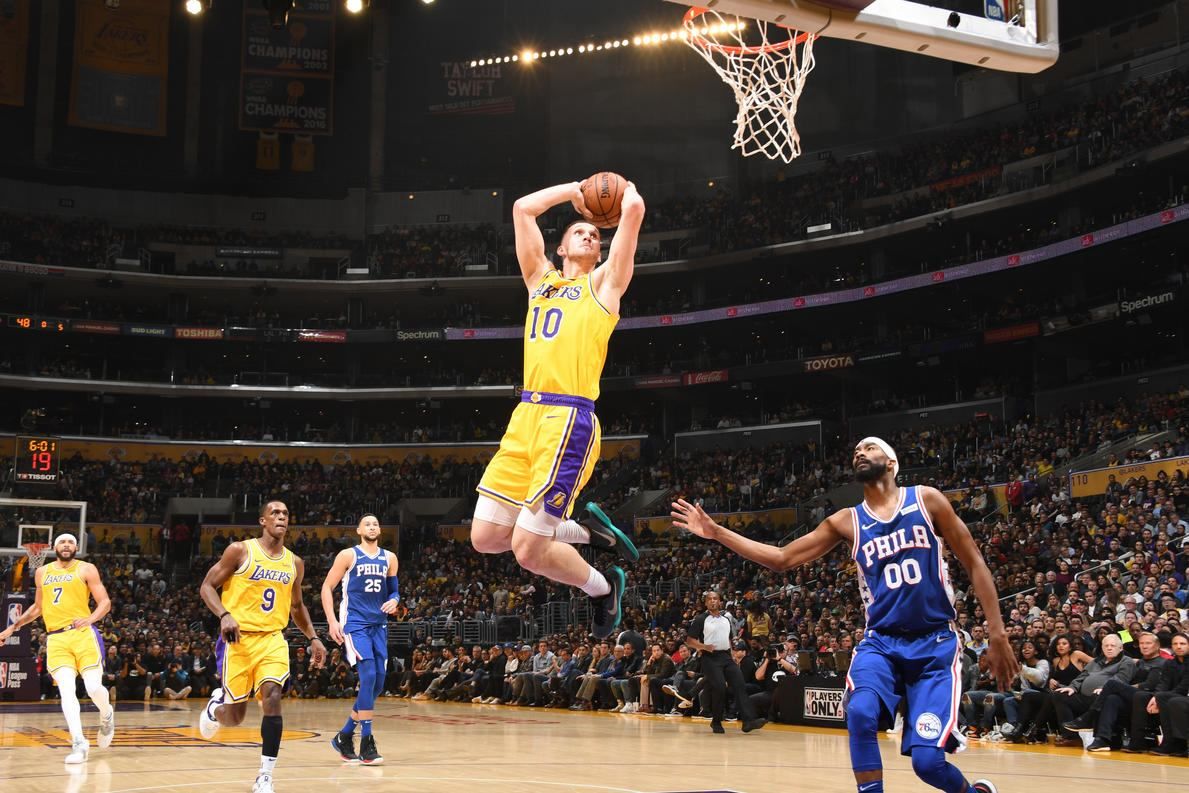 Неймовірна реакція ЛеБрона Джеймса на вдалу гру українця Святослава Михайлюка: відео Неймовірна реакція ЛеБрона Джеймса на вдалу гру українця Святослава Михайлюка: відео