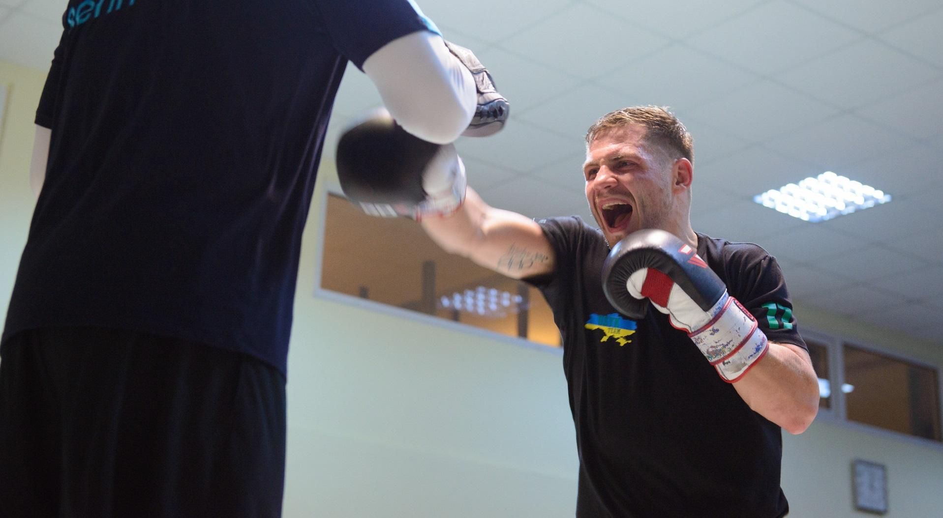 "Не бей уже беднягу": Беринчик рассказал, как спарринговал с Ломаченко "Не бей уже беднягу": Беринчик рассказал, как спарринговал с Ломаченко