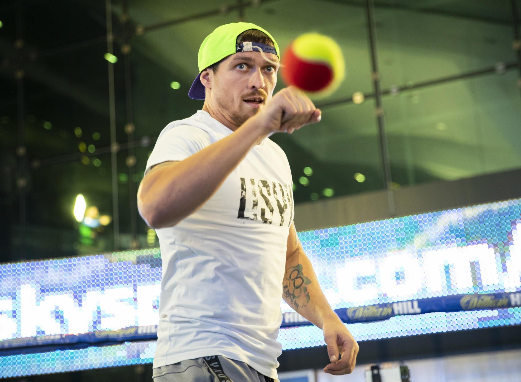 Усик следующий бой проведет 18 мая, среди возможных соперников – два россиянина Усик следующий бой проведет 18 мая, среди возможных соперников – два россиянина