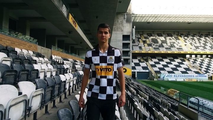 Украинский футболист перешел в португальский клуб Украинский футболист перешел в португальский клуб