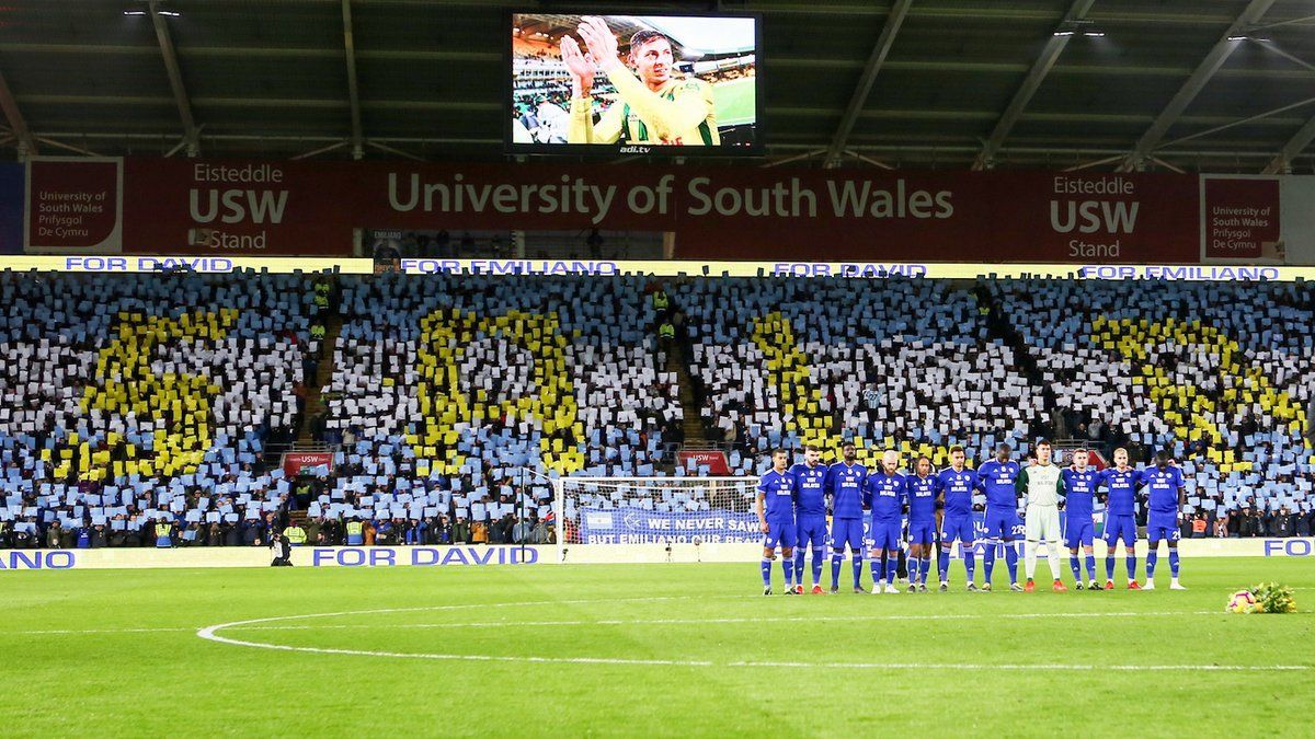 Футболісти та фанати "Кардіффа" вшанували пам’ять зниклого Еміліано Сала: фото та відео