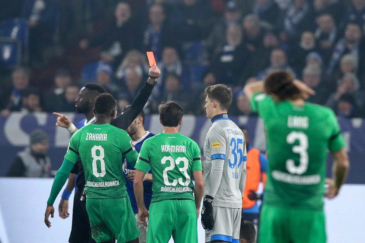 "Шальке" Коноплянки зазнав домашньої поразки, українця вимушено замінили: відео "Шальке" Коноплянки зазнав домашньої поразки, українця вимушено замінили: відео