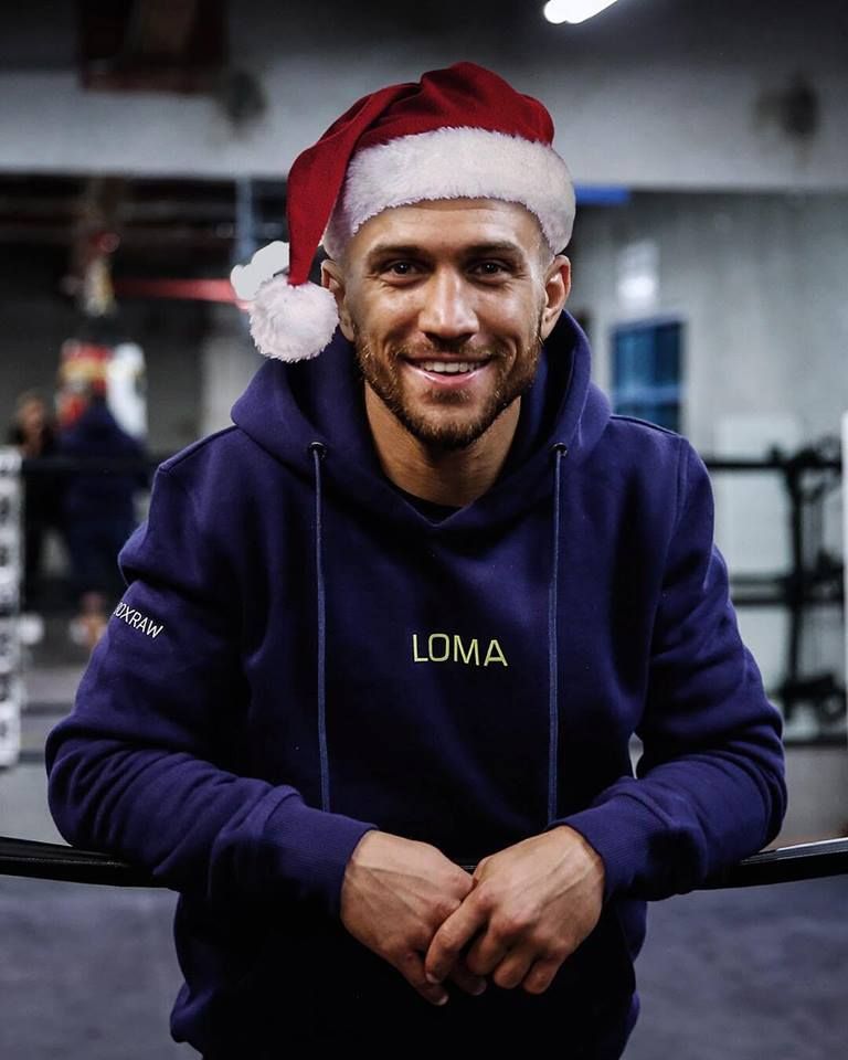 Ломаченко показал, как он играет в баскетбол: видео Ломаченко показал, как он играет в баскетбол: видео