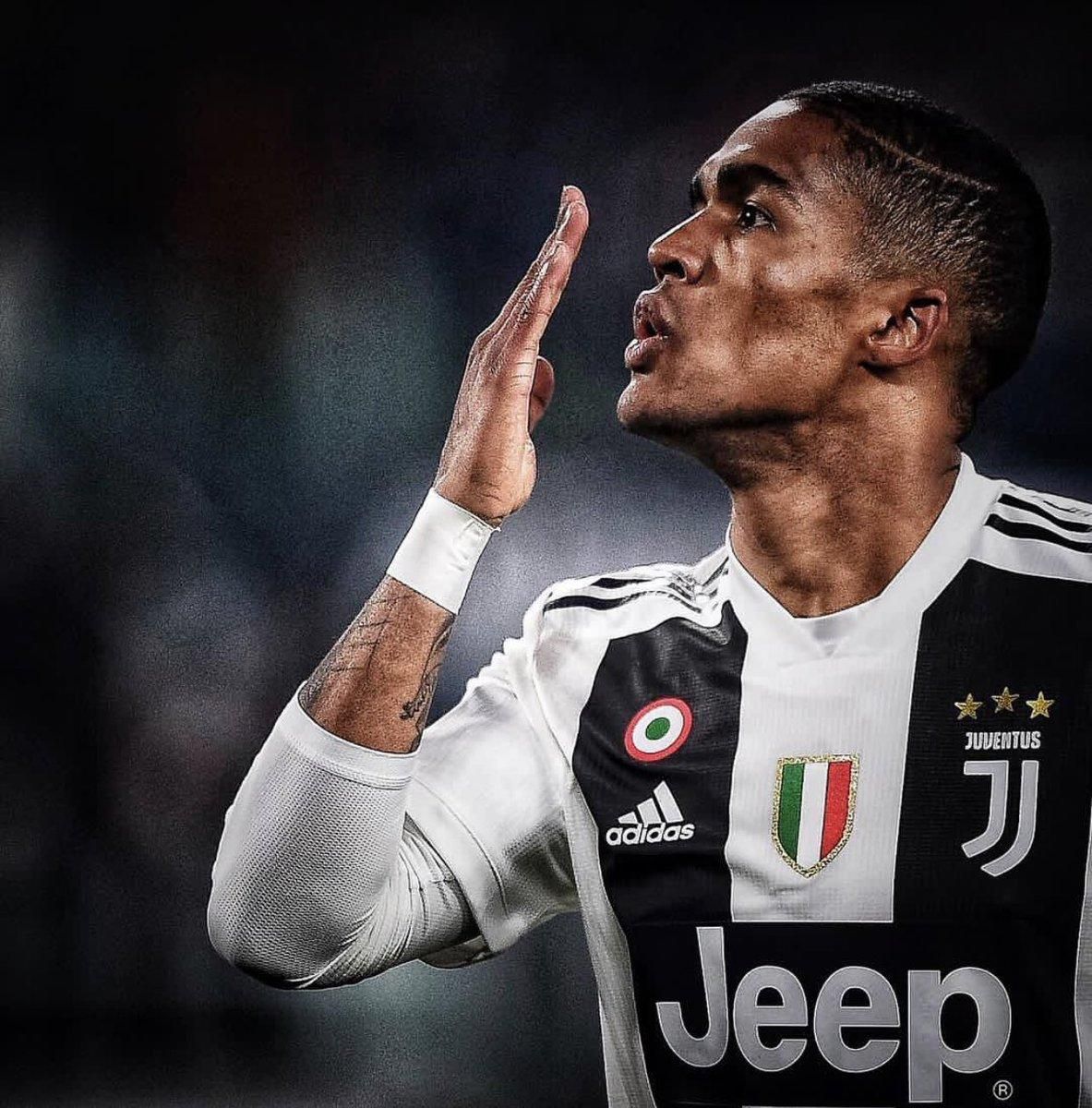 Екс-гравець Шахтаря Дуглас Коста потрапив в аварію Екс-гравець Шахтаря Дуглас Коста потрапив в аварію