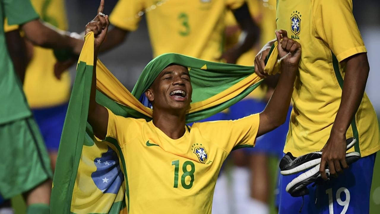 Донецкий "Шахтер" подписал контракт с игроком сборной Бразилии Донецкий "Шахтер" подписал контракт с игроком сборной Бразилии