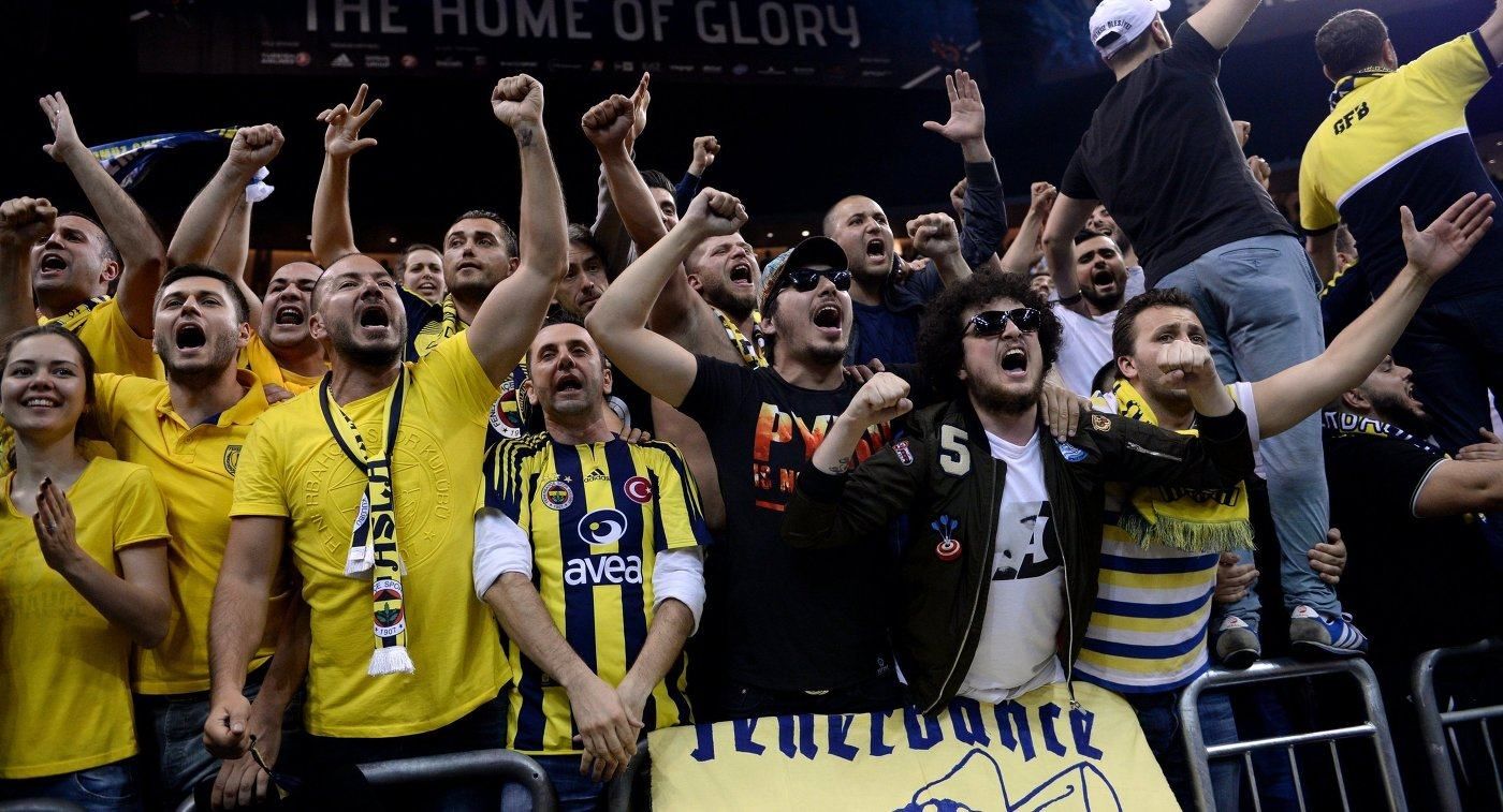 Турецькі фанати з ножами напали на вболівальників російського "Зеніту"