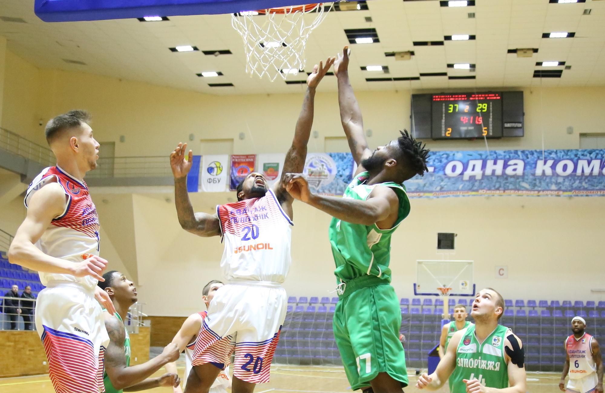 "Запорожье" на последних минутах драматично выиграло у "Политехника" на выезде: видео "Запорожье" на последних минутах драматично выиграло у "Политехника" на выезде: видео